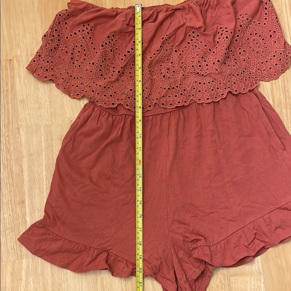 Off-Shoulder Eyelet Romper - Picture 2 of 4